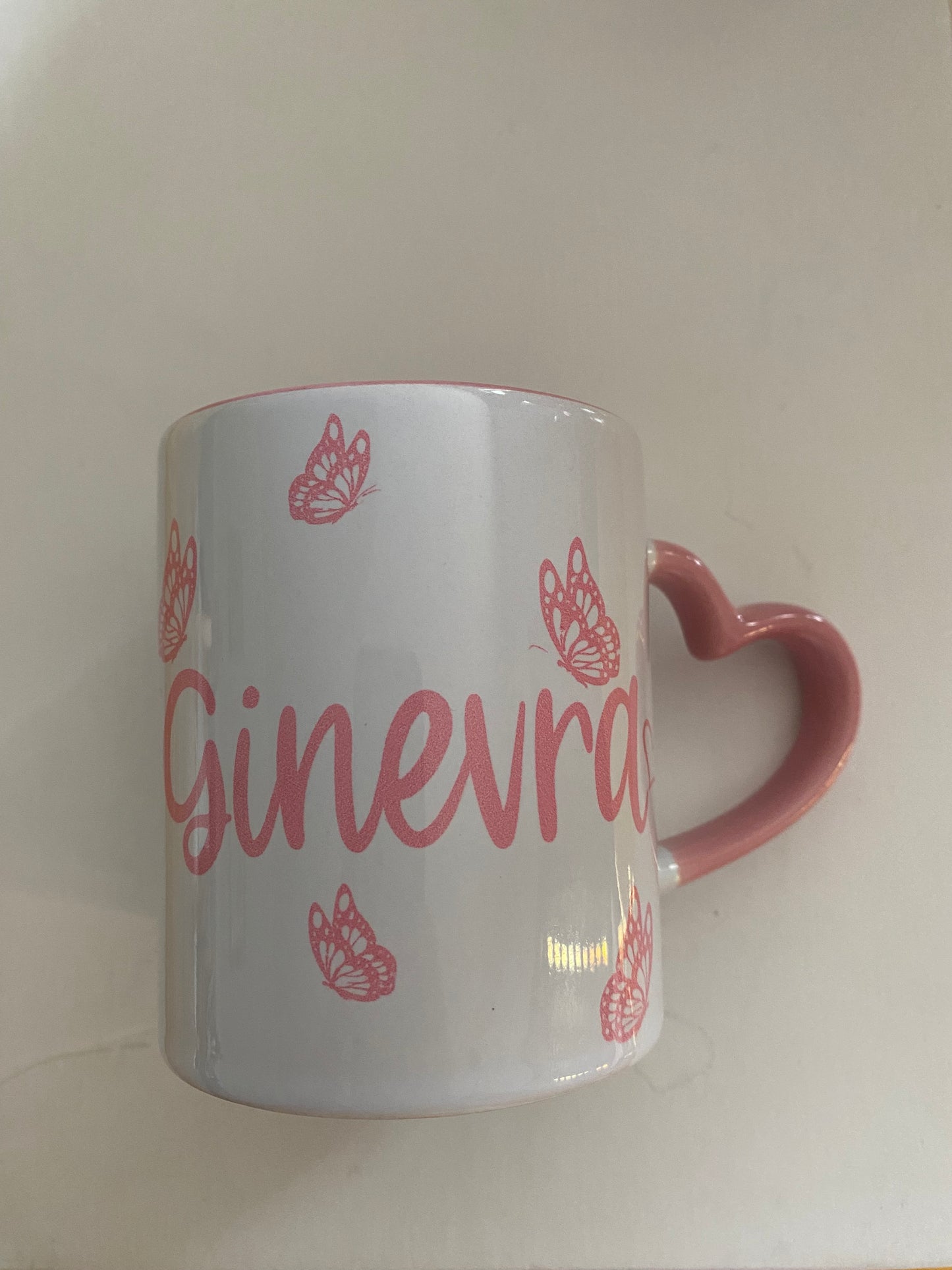 Tazza con manico a cuore colorata